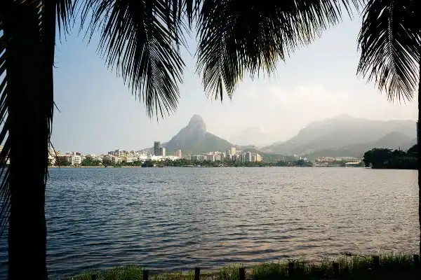 Lagoa Rodrigo de Freites, con el fondo del Morro dos irmaos