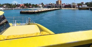 Ferry ultramar vista a Isla Mujeres