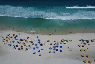 Las mejores playas de Arraial do CAbo. Toma Aérea de Praia Grande