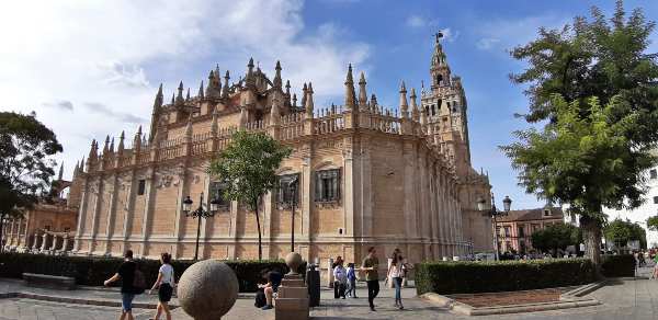 Catedral uno de los lugares que visitar en Sevilla con más historia