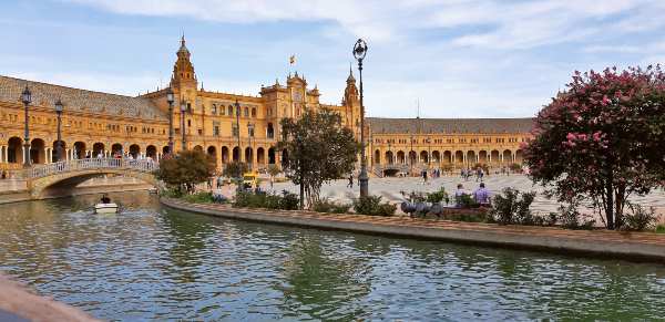 Plaza de España el lugar más bonito que visitar en Sevilla