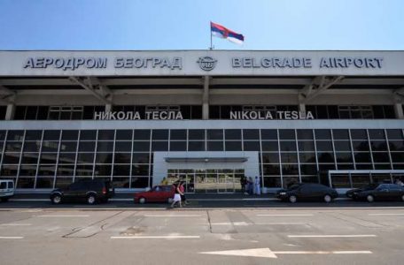 como ir del aeropuerto de Belgrado al centro