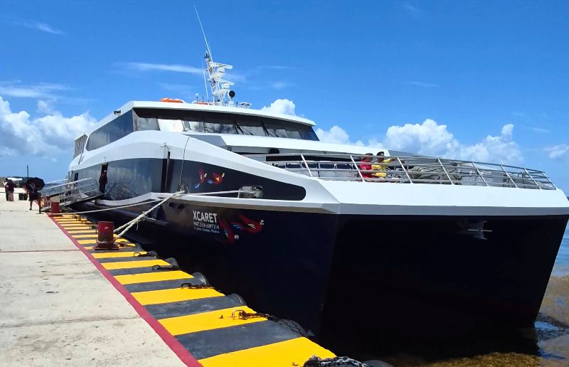 Ferry Xcaret Xailing que une Playa del Carmen con Cozumel