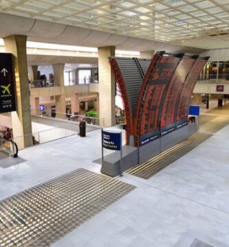 Vista del interior del aeropuerto de Beauvais-Paris