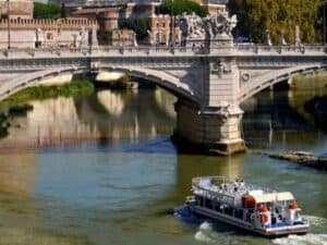 El increíble paseo en Barco por el río Tíber en Roma - Respiro Viajes