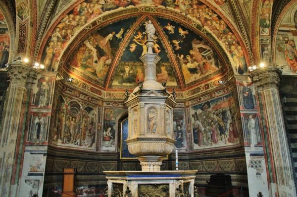 lugares que ver en Siena Baptisterio