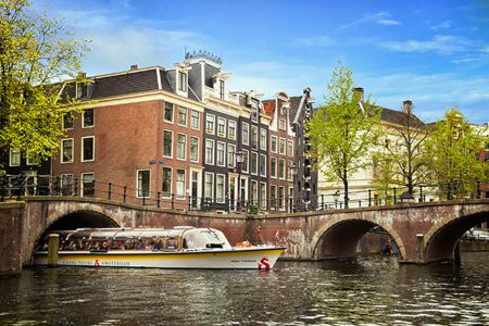 paseos en barco por los canales de Ámsterdam