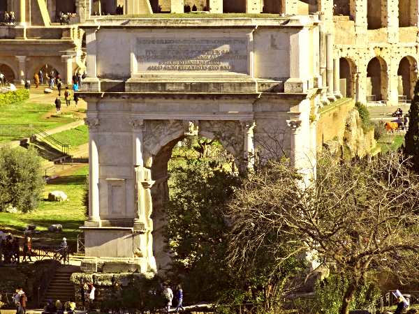 Arco Tito uno de los lugares que visitar en el Foro Romano