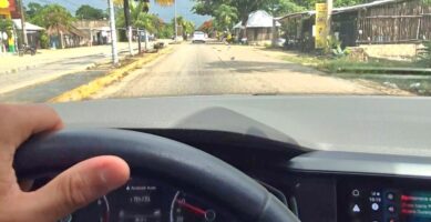 Auto de alquiler con vistas a la ruta Cancún Playa del Carmen