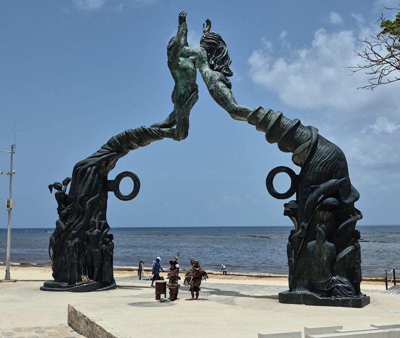 Portal Maya frente a la Playa en Playa del Carmen