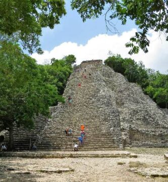 Piramide de Nohoch Mul, la más alta de la Peninsula de Yucatán, en el recinto arqueológico de Cobá