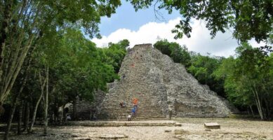 Piramide de Nohoch Mul, la más alta de la Peninsula de Yucatán, en el recinto arqueológico de Cobá