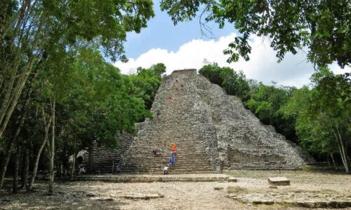 Piramide de Nohoch Mul, la más alta de la Peninsula de Yucatán, en el recinto arqueológico de Cobá