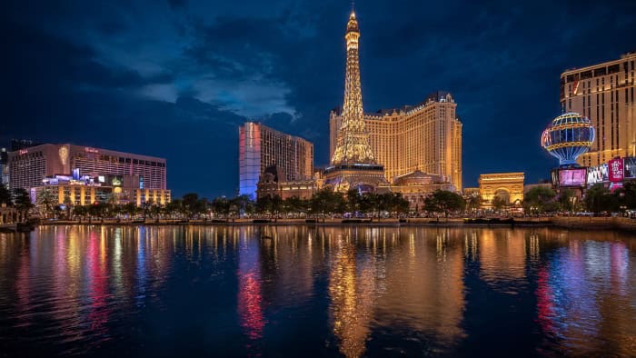 ciudad de las vegas de noche toda iluminada