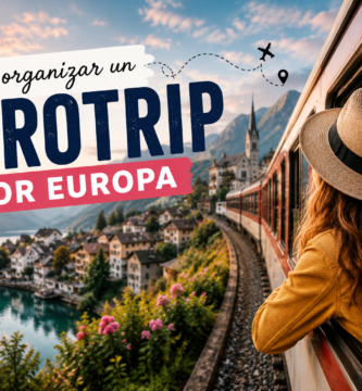 Chica asomada en la ventanilla de un tren, en un recorrido por Europa